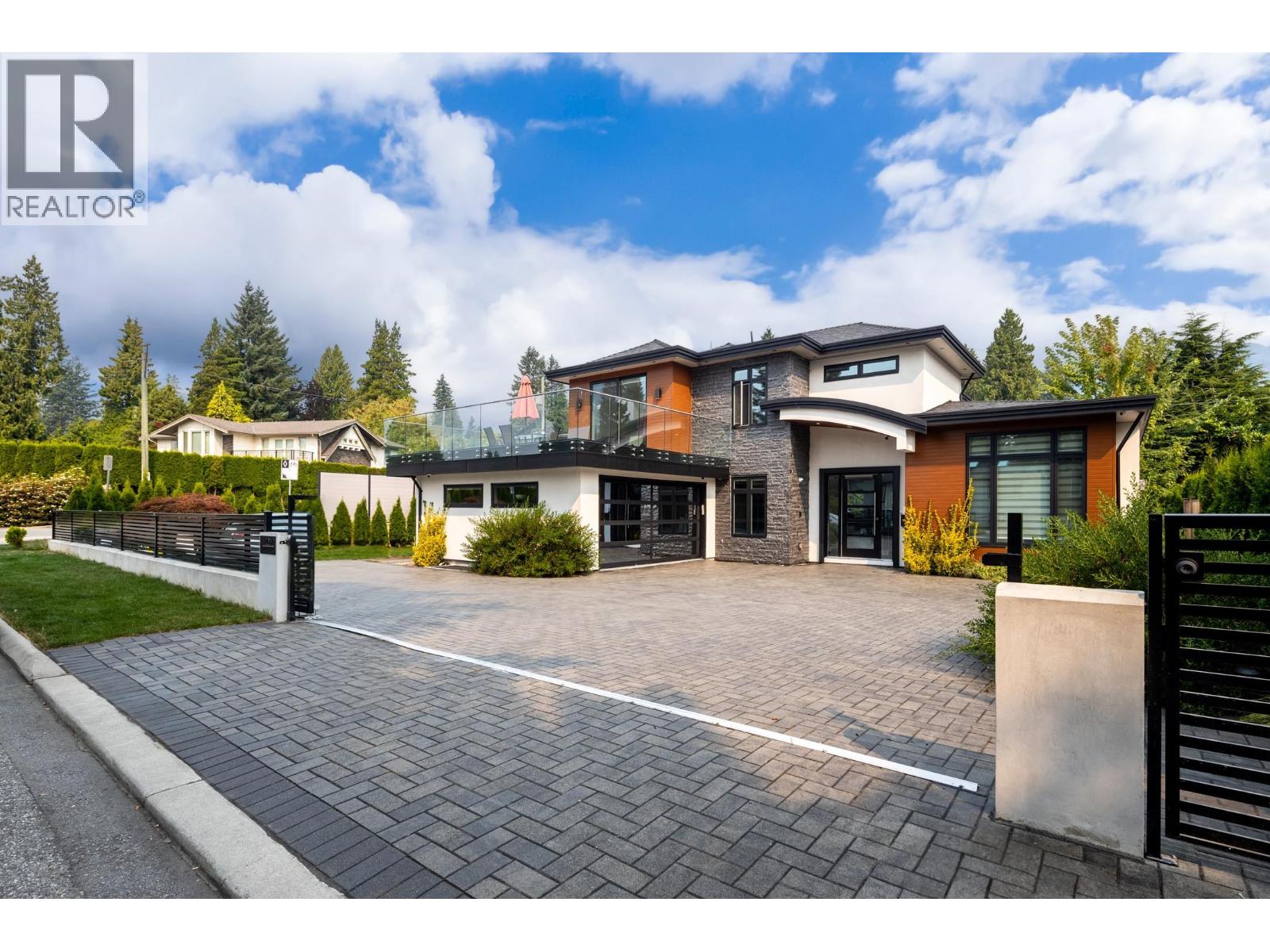 3560 Highland Blvd, North Vancouver, BC V7R 2Y6