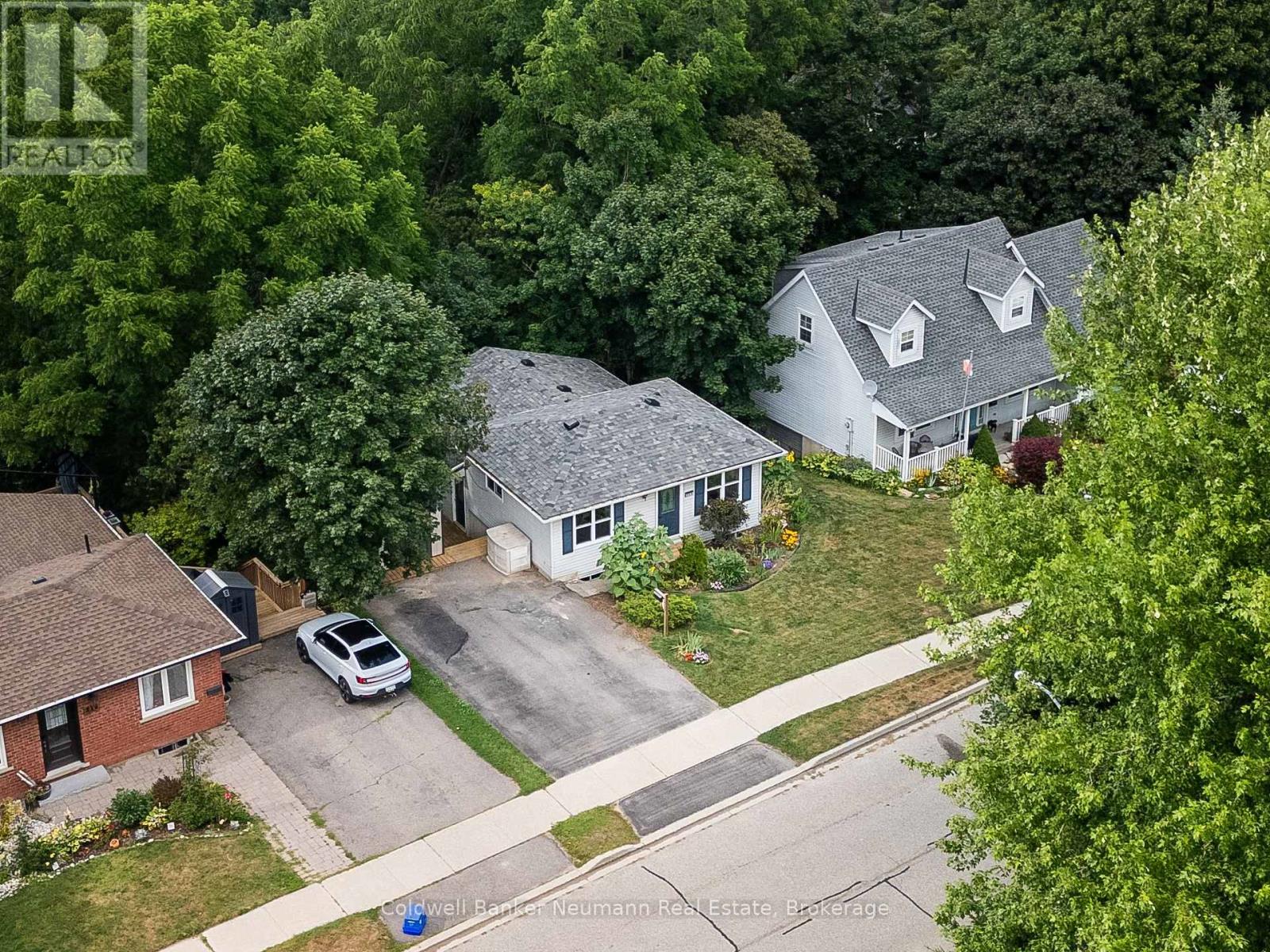 209 Wellington St, Centre Wellington, ON N1M 3E1
