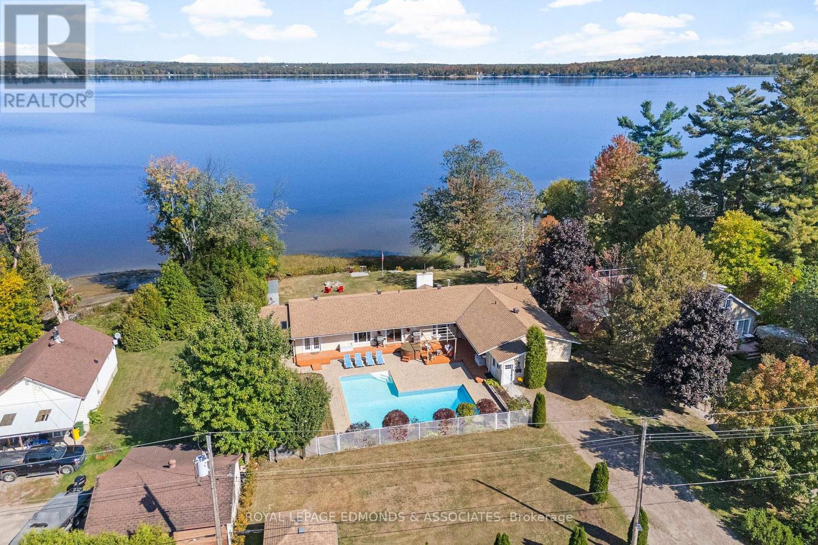 1227 Burns Dr, Laurentian Valley, ON K8A 7M9