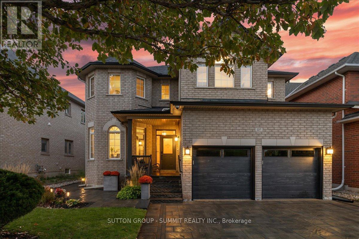 2237 Adirondak Trl, Oakville, ON L6M 4W4