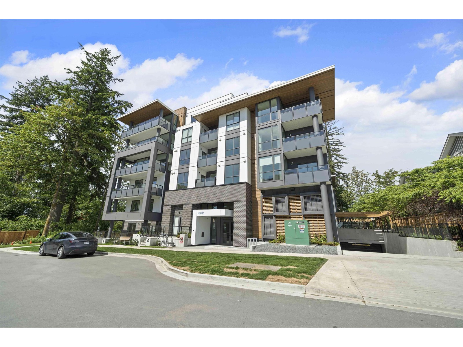 6585 195a Street Unit 206, Surrey, BC V4N 6Y9