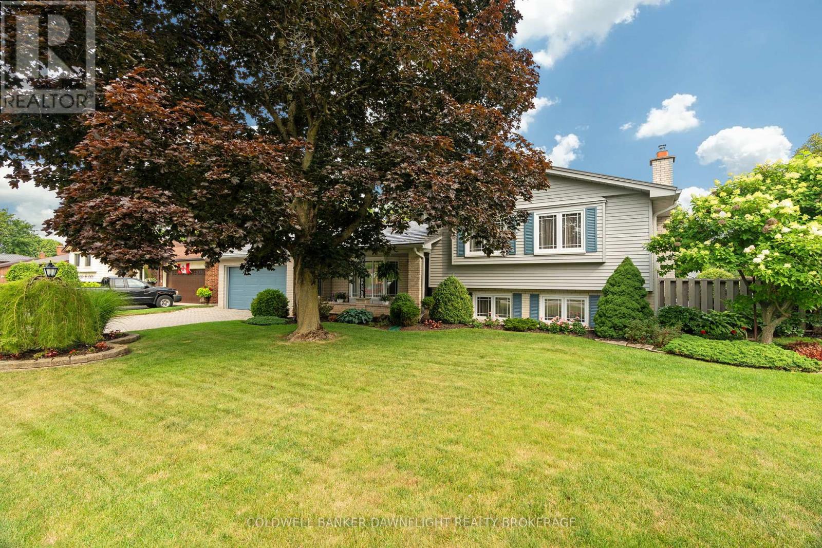 20 Southland Dr, London, ON N6P 1C2