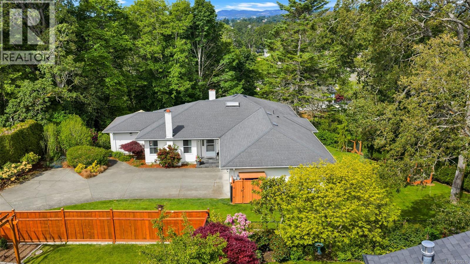 4008 Bow Rd, Saanich, BC V8N 3B1