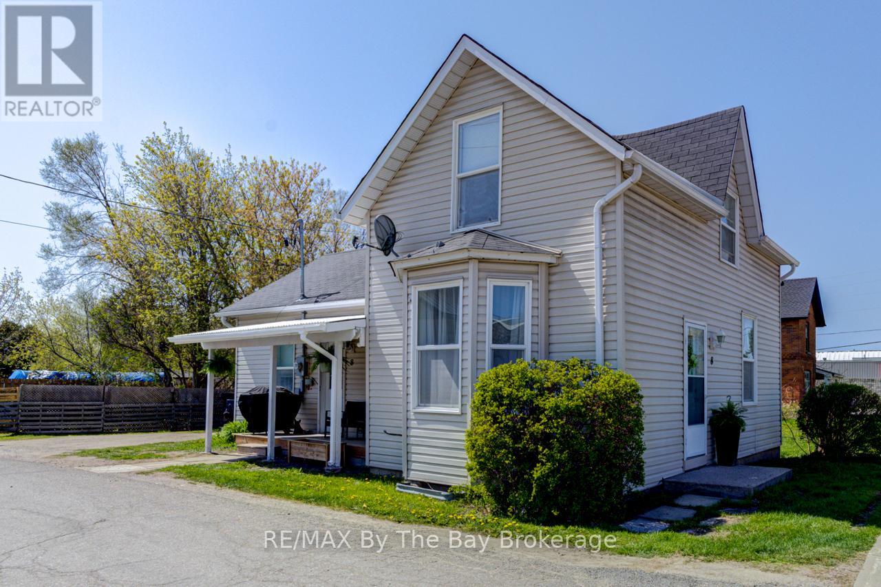 8 Yonge St N, Springwater, ON L0L 1P0