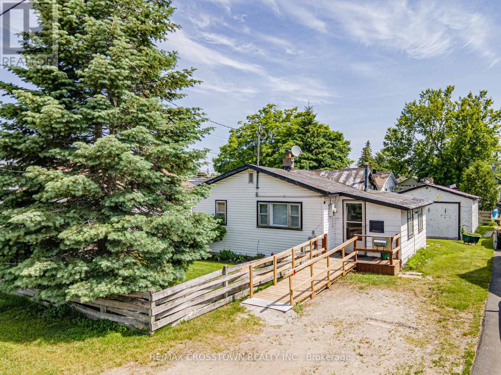 132 Dunedin St, Orillia, ON L3V 5T7