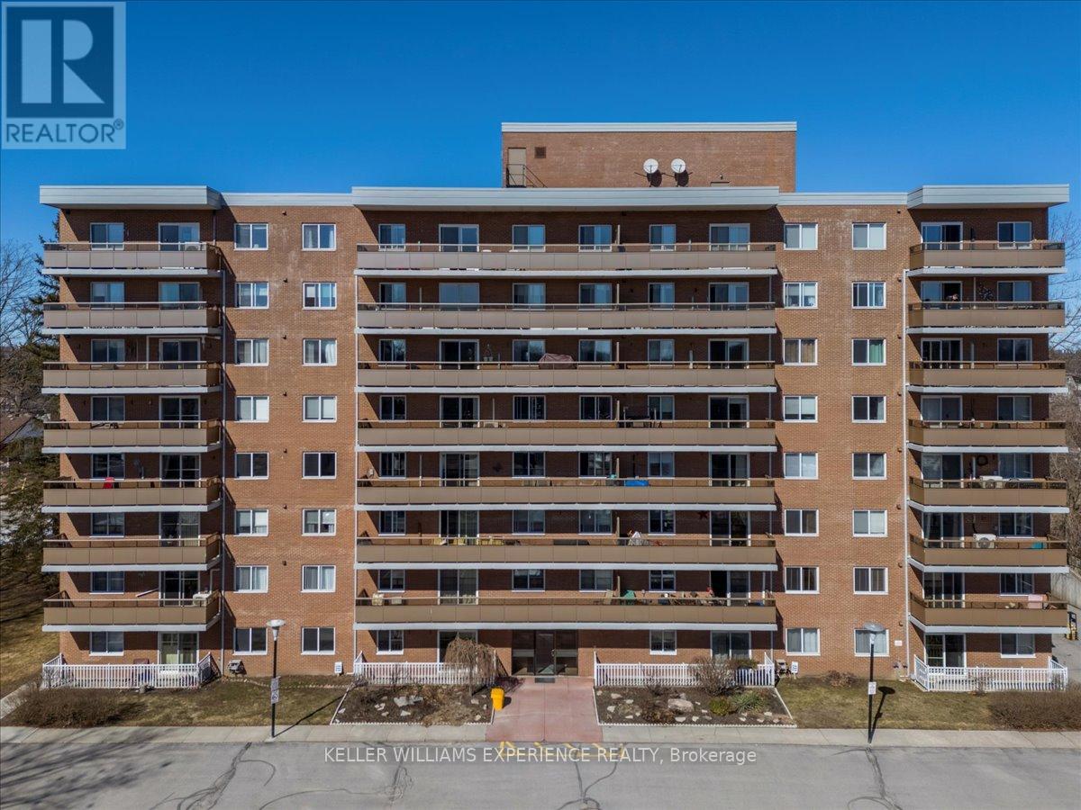 804 414 Blake St, Barrie, ON L4M 1L3
