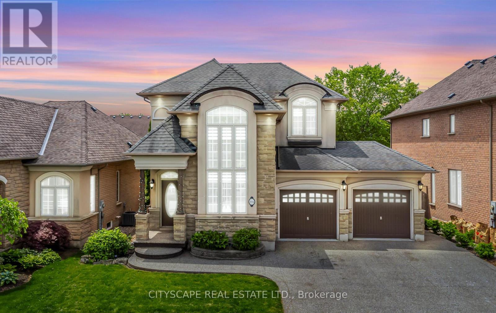 194 Tawny Cres, Oakville, ON L6L 6T4