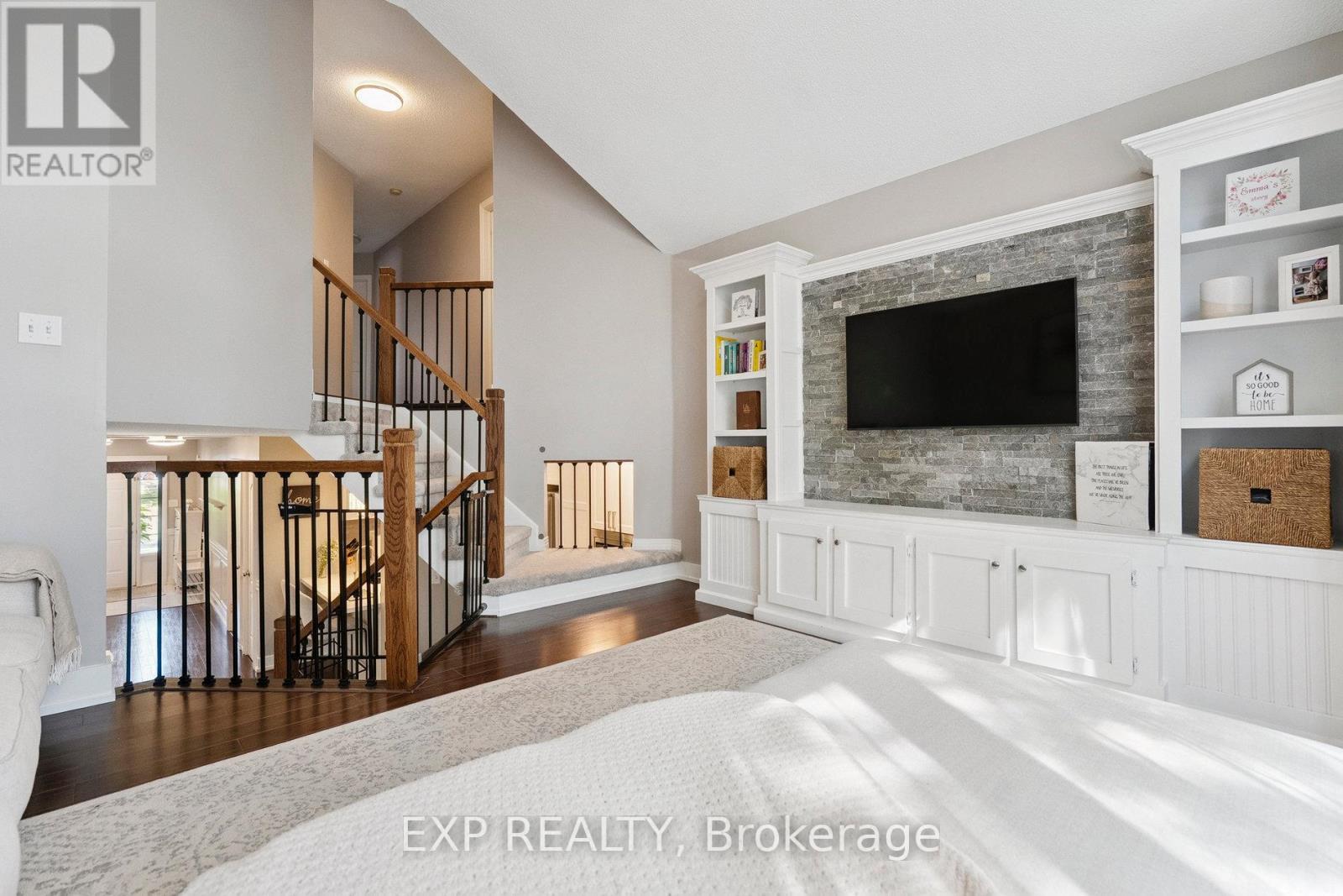 132 Harnesworth Cres, Hamilton Waterdown, ON L0R 2H6