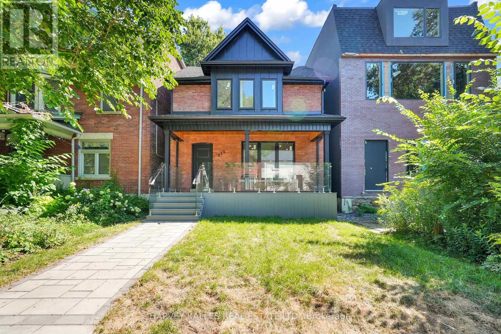 253 Albany Ave, Toronto, ON M5R 3C7