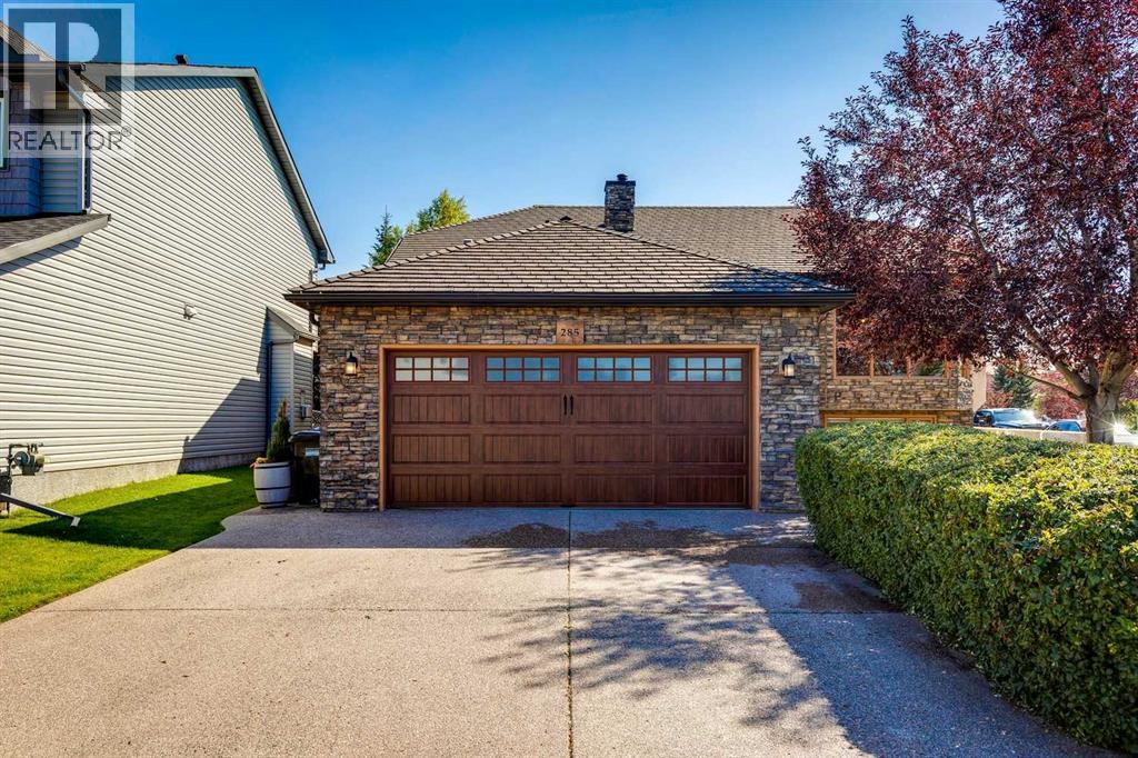 285 Hawkstone Dr NW, Calgary, AB T3G 3S4
