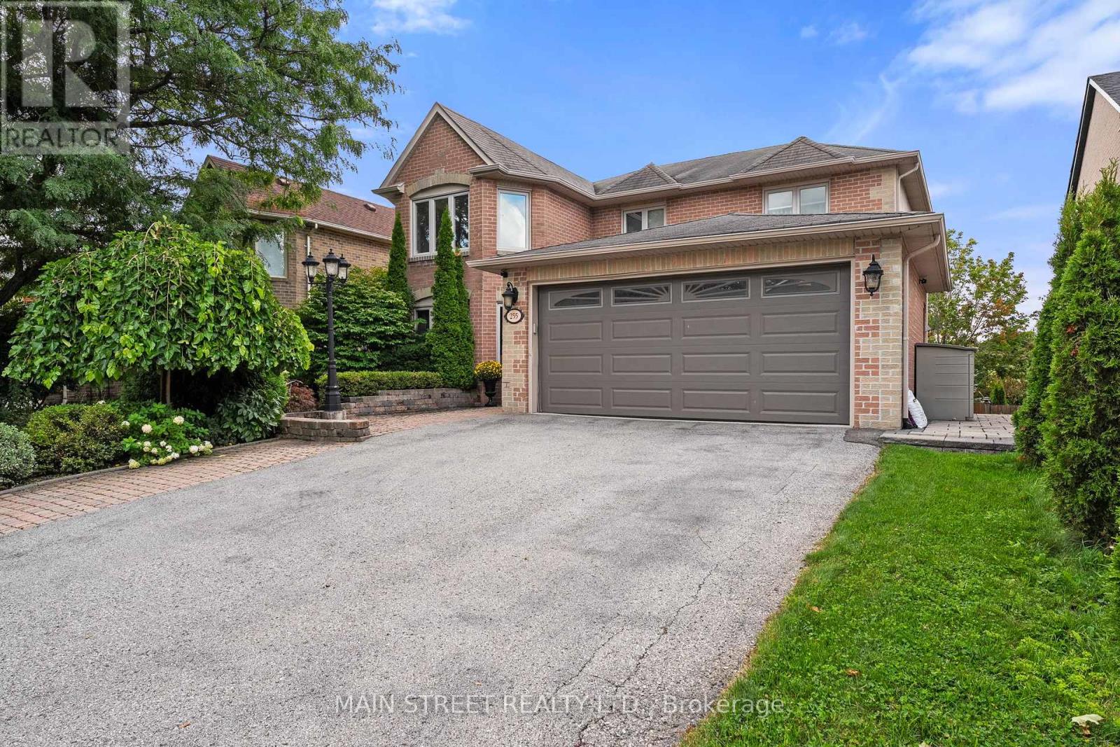 255 Glenway Cir, Newmarket, ON L3Y 7S6
