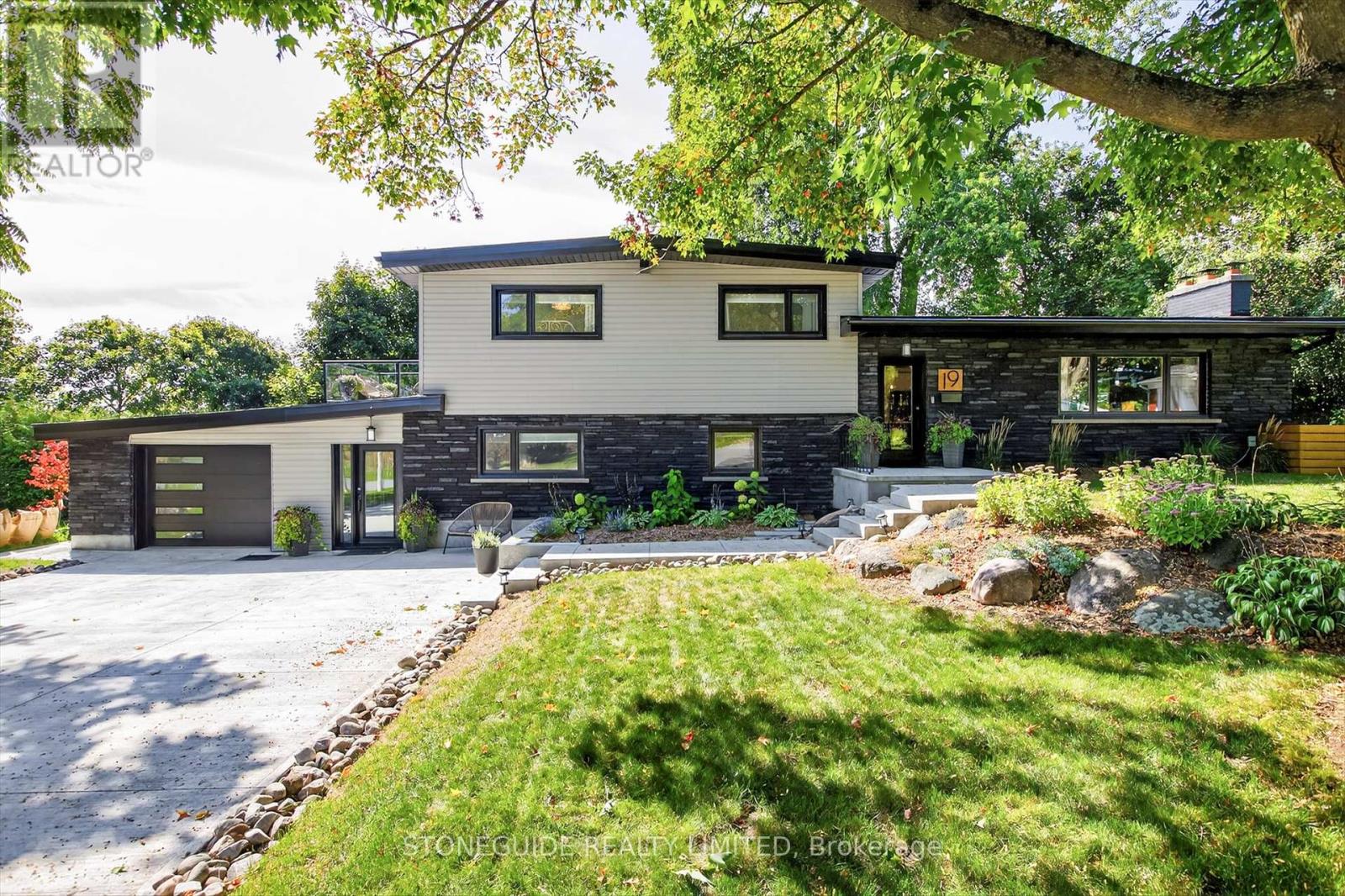 19 Cindy St Ward 2 St, Peterborough, ON K9J 6M5