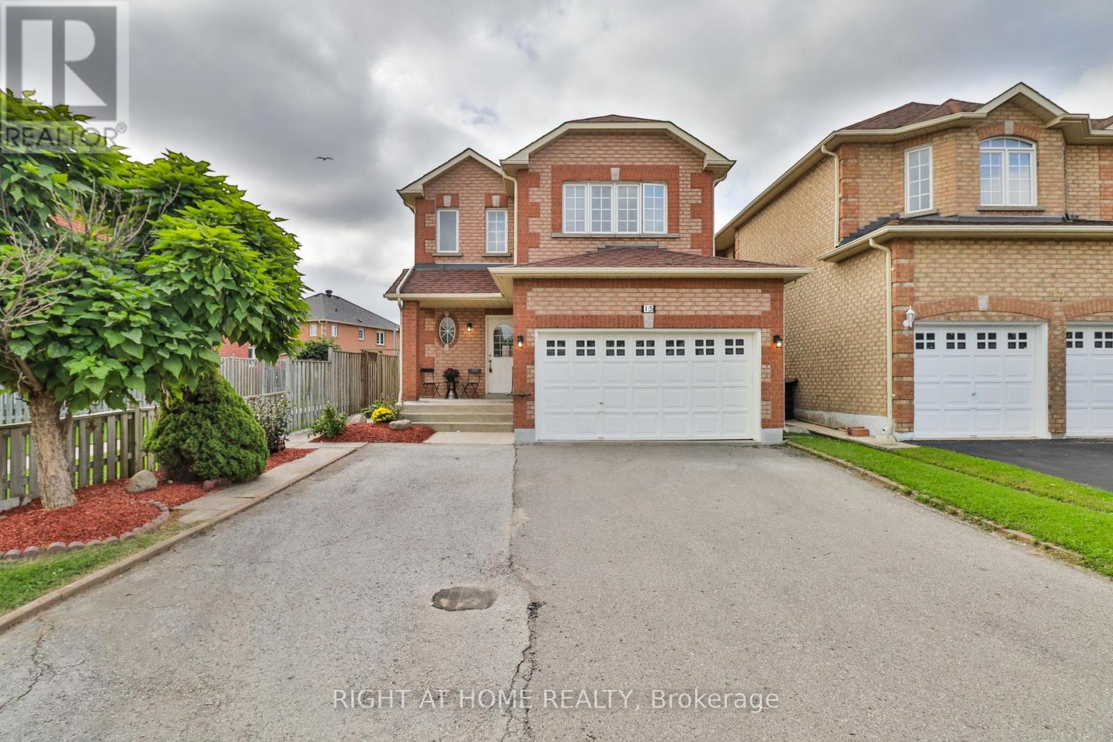 15 Avenida St, Markham, ON L3S 4J4