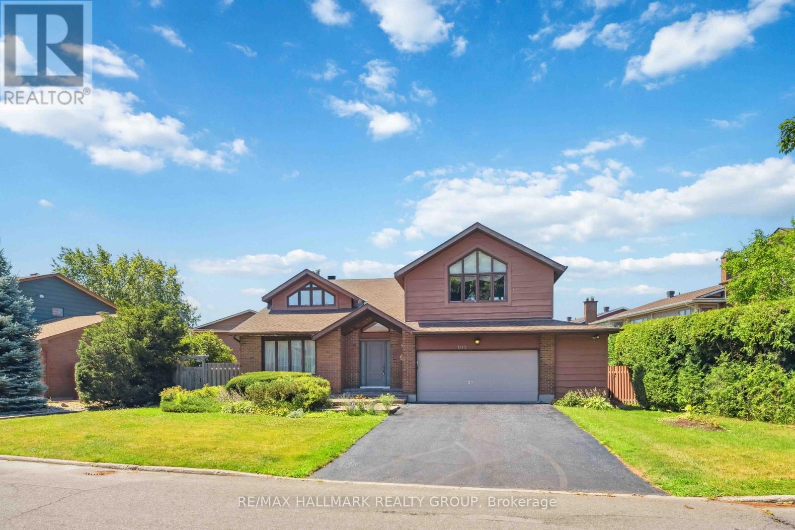 109 Country Club Dr, Ottawa, ON K1V 0B4