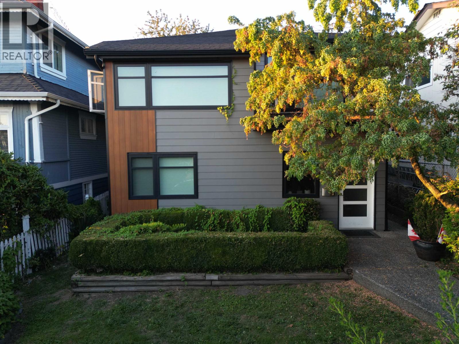 3853 Frances St, Burnaby, BC V5C 2P1