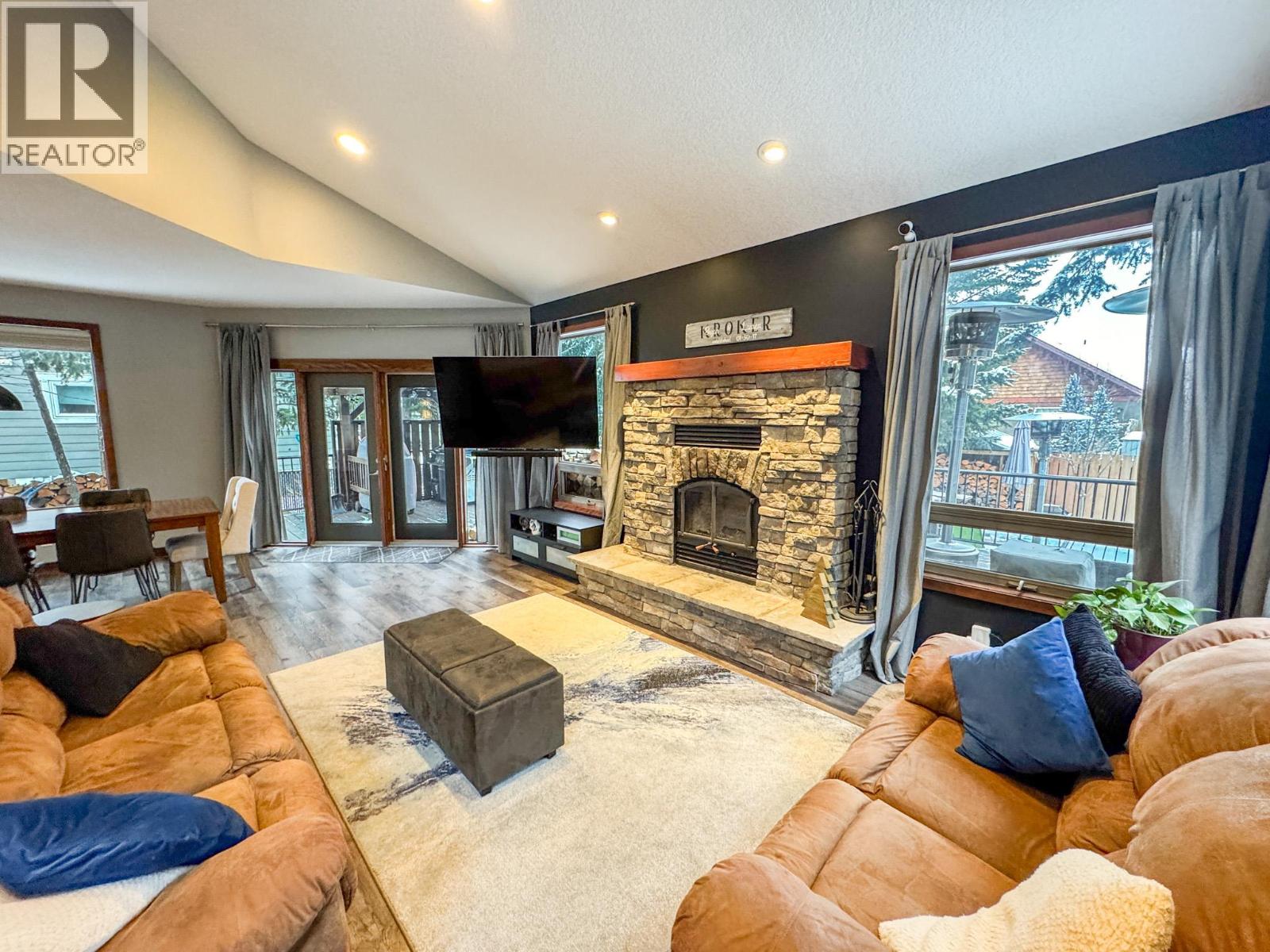 960 Copper Point Way, Invermere, BC V0A 1K3