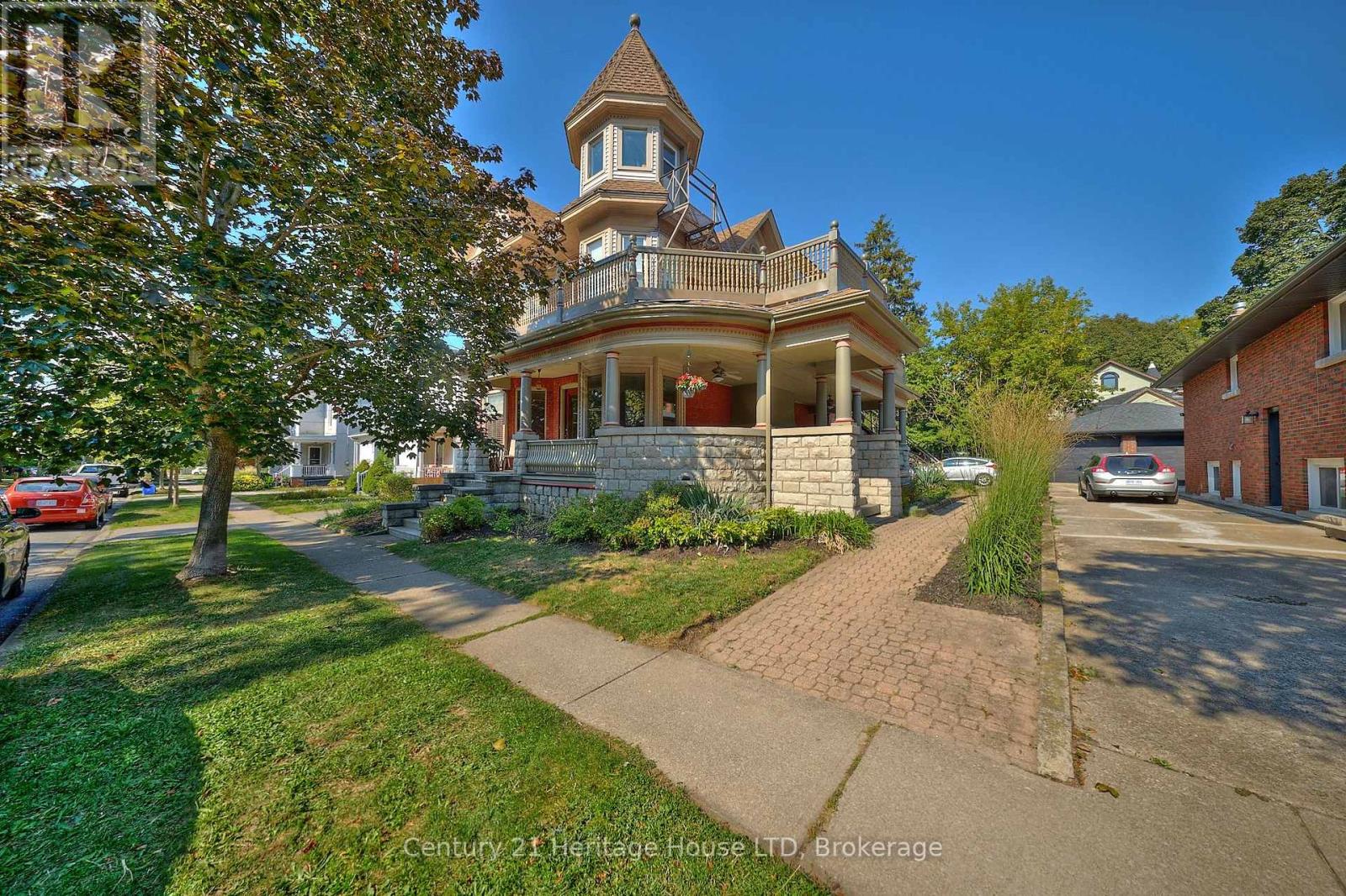 8 Montebello Pl, St. Catharines Downtown, ON L2R 6B6