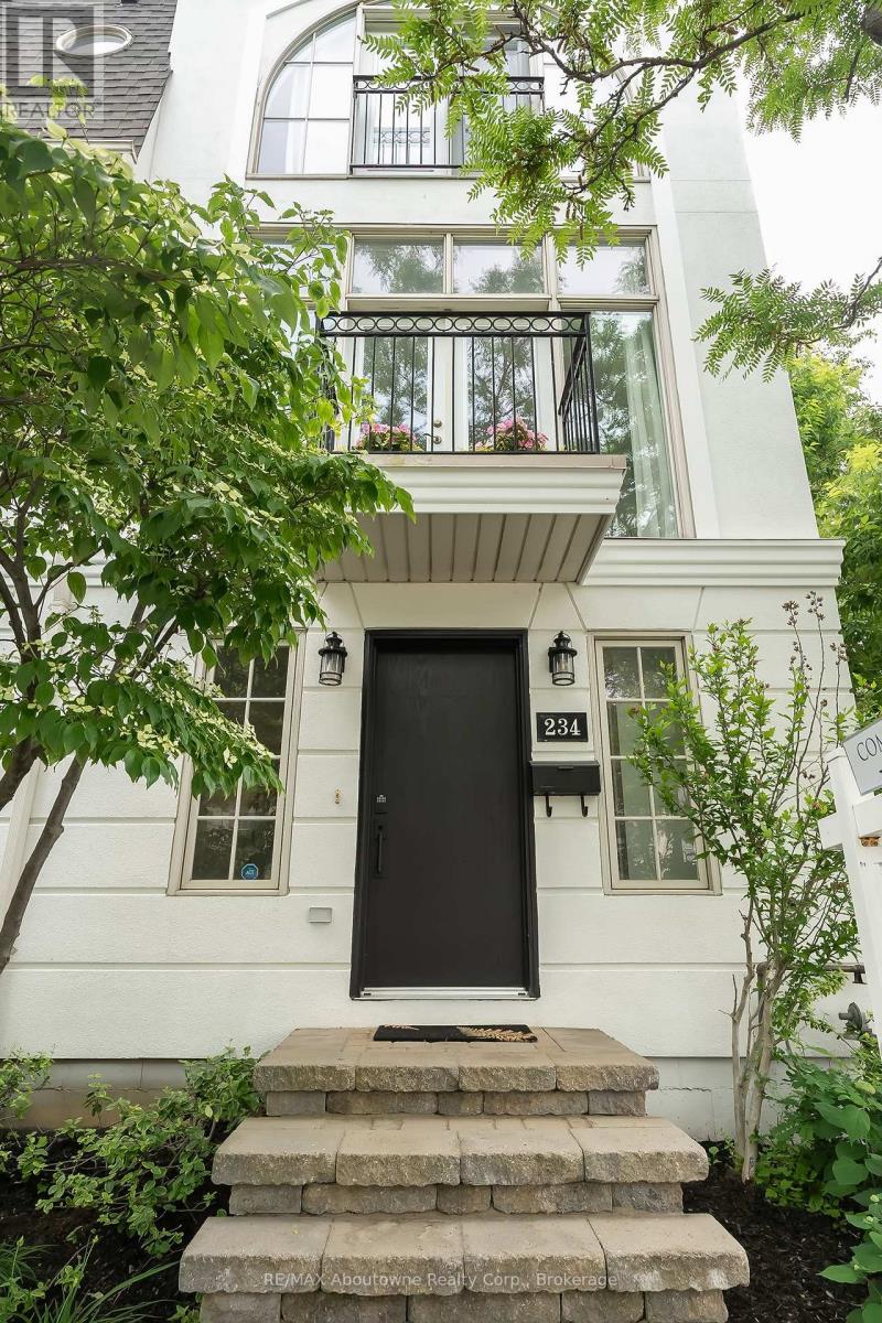 234 Randall St, Oakville, ON L6J 1P7