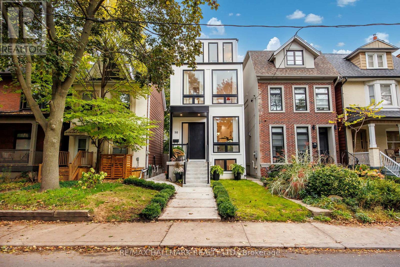 98 Hogarth Ave, Toronto, ON M4K 1K4