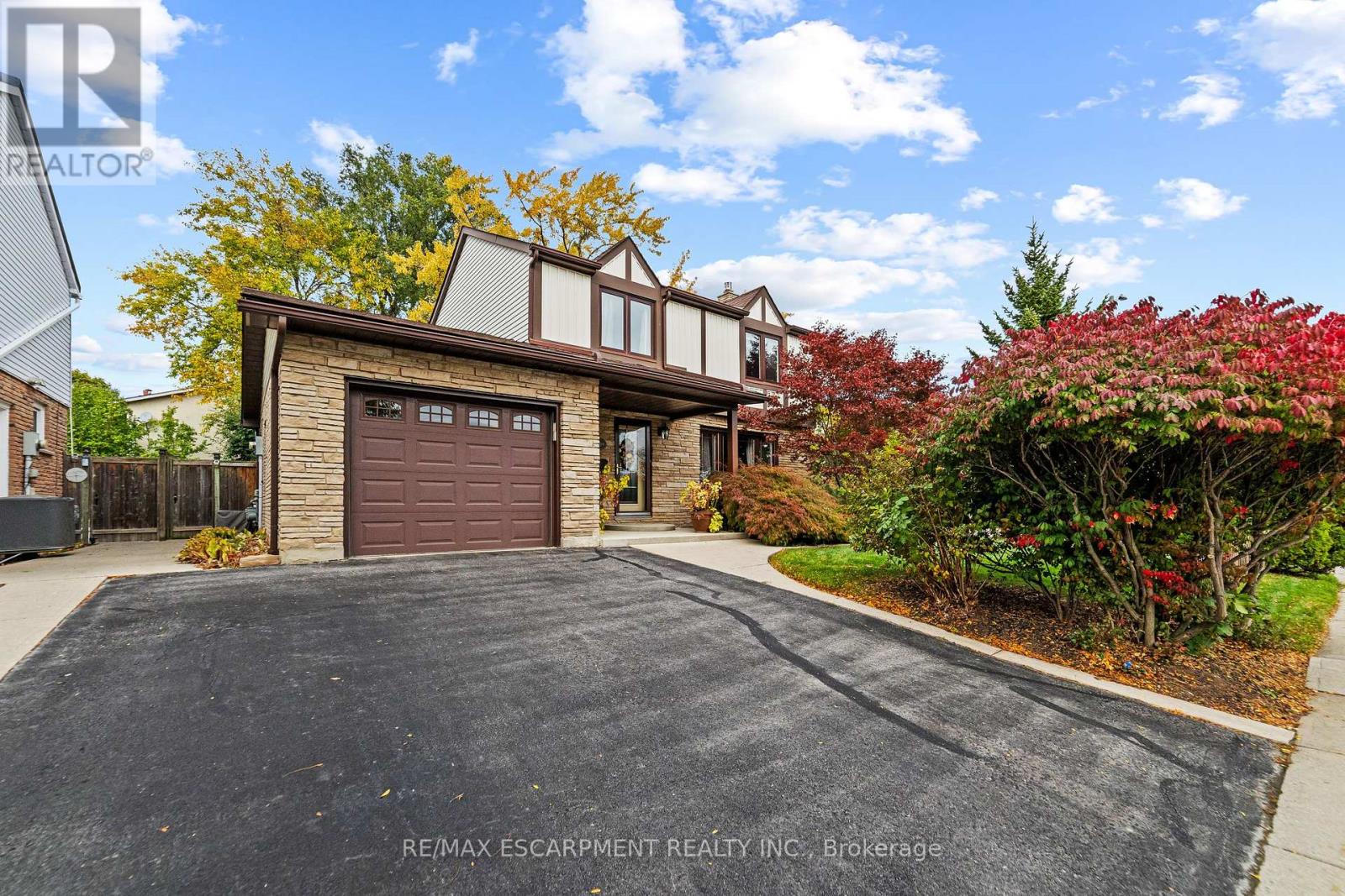 3265 Palmer Dr, Burlington, ON L7M 1W1