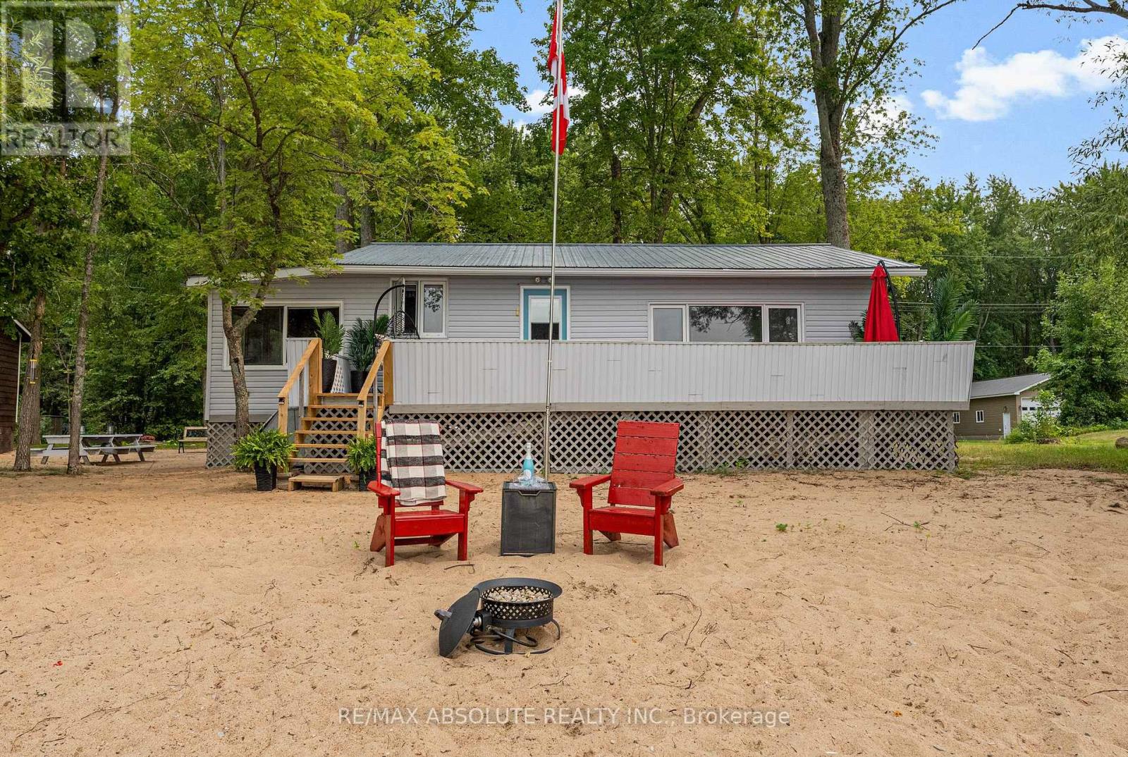 391 Leavoy Ln, Horton, ON K7V 3Z8