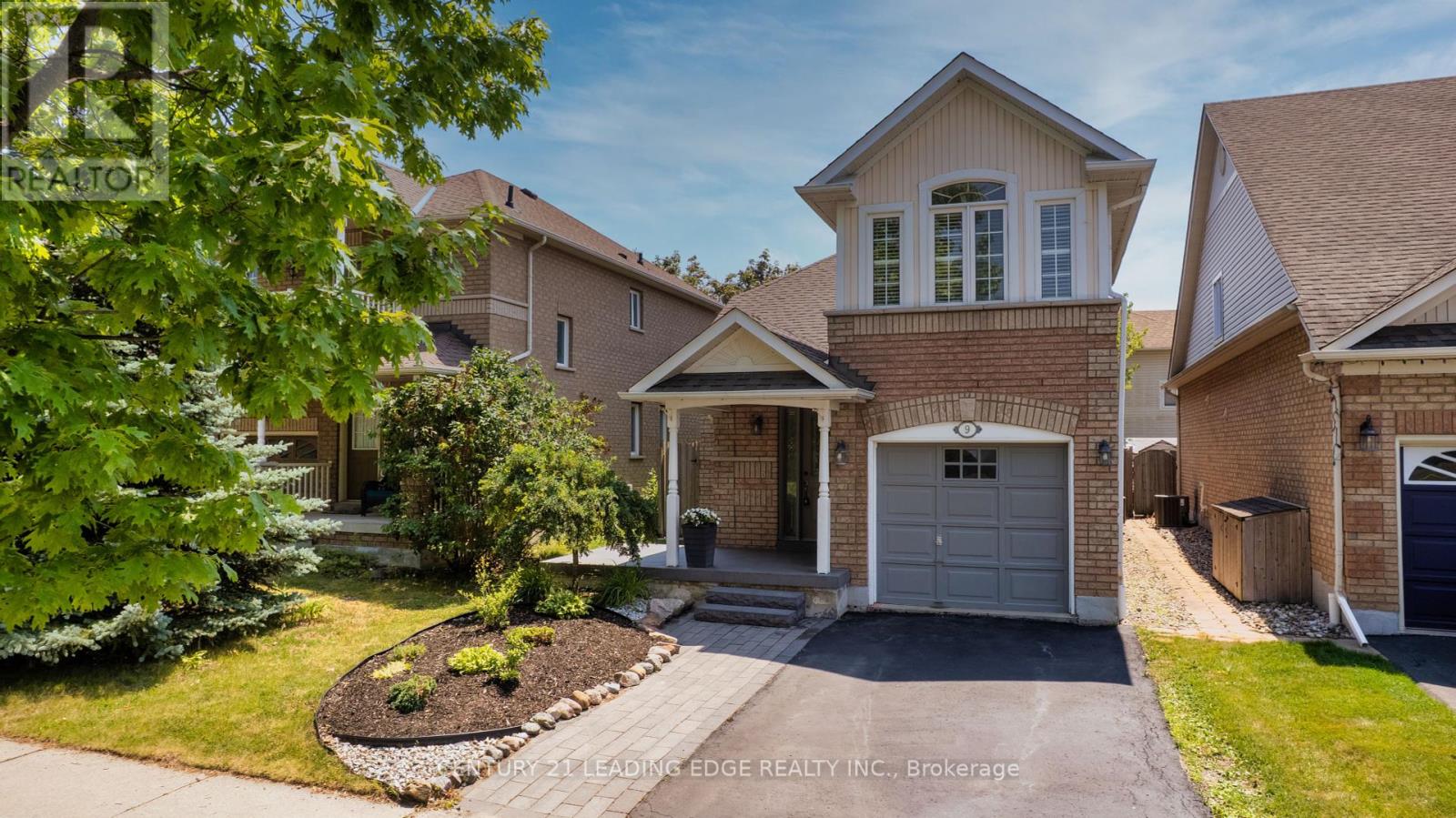 9 Portage Trl, Whitby, ON L1N 9R4
