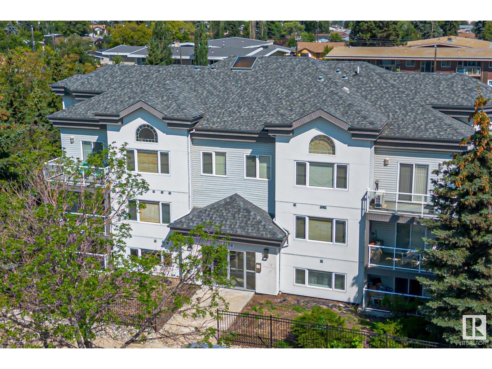 6708 90 Avenue Northwest #107, Edmonton, AB T6B 0P2