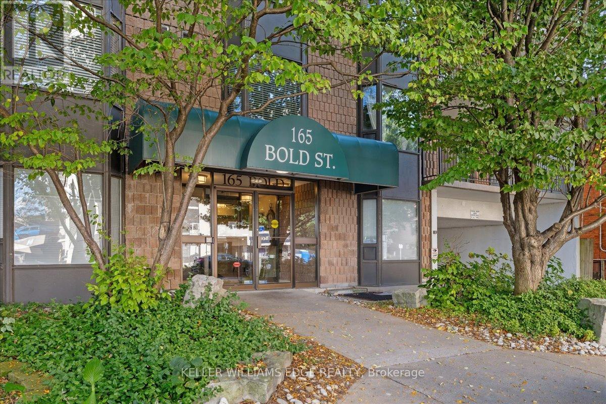 304 165 Bold St, Hamilton, ON L8P 1V4