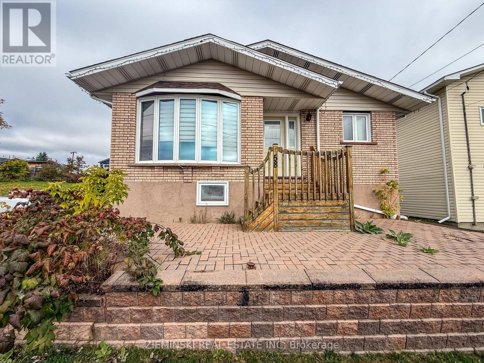 58 Marion St, Iroquois Falls, ON P0K 1G0