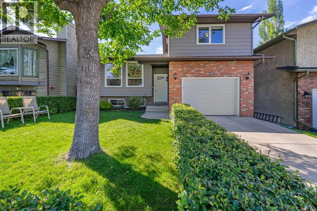 7 Bernard Ct NW, Calgary, AB T3K 2B3