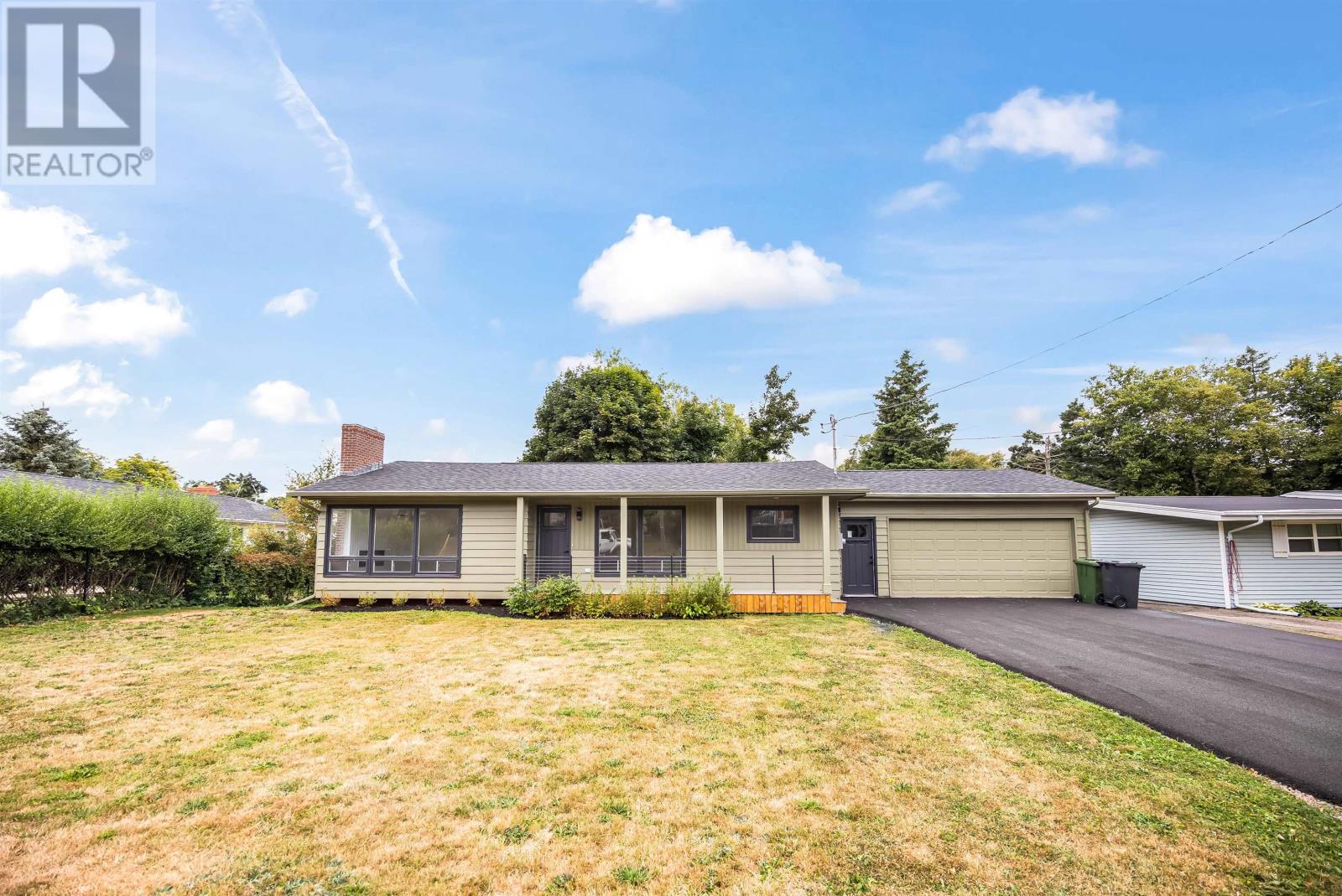 7 Edinburgh Dr, Charlottetown, PE C1A 3E7