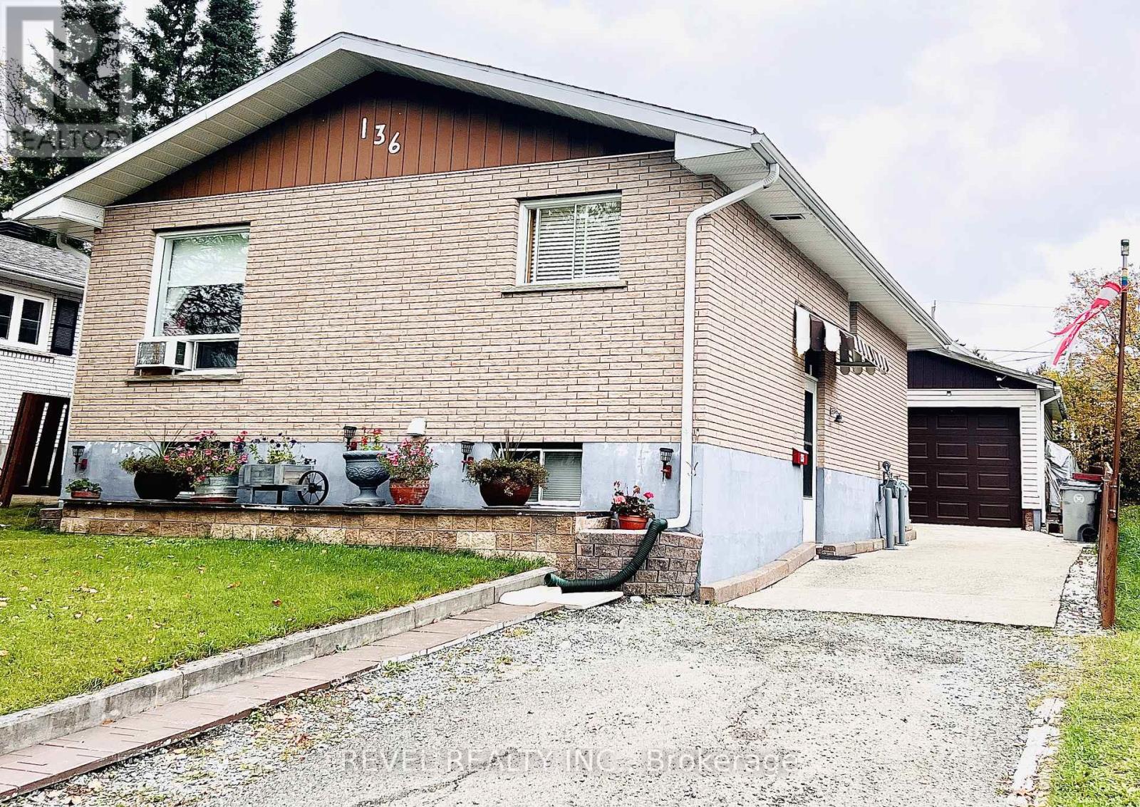 136 Allan St, Timmins, ON P0N 1H0