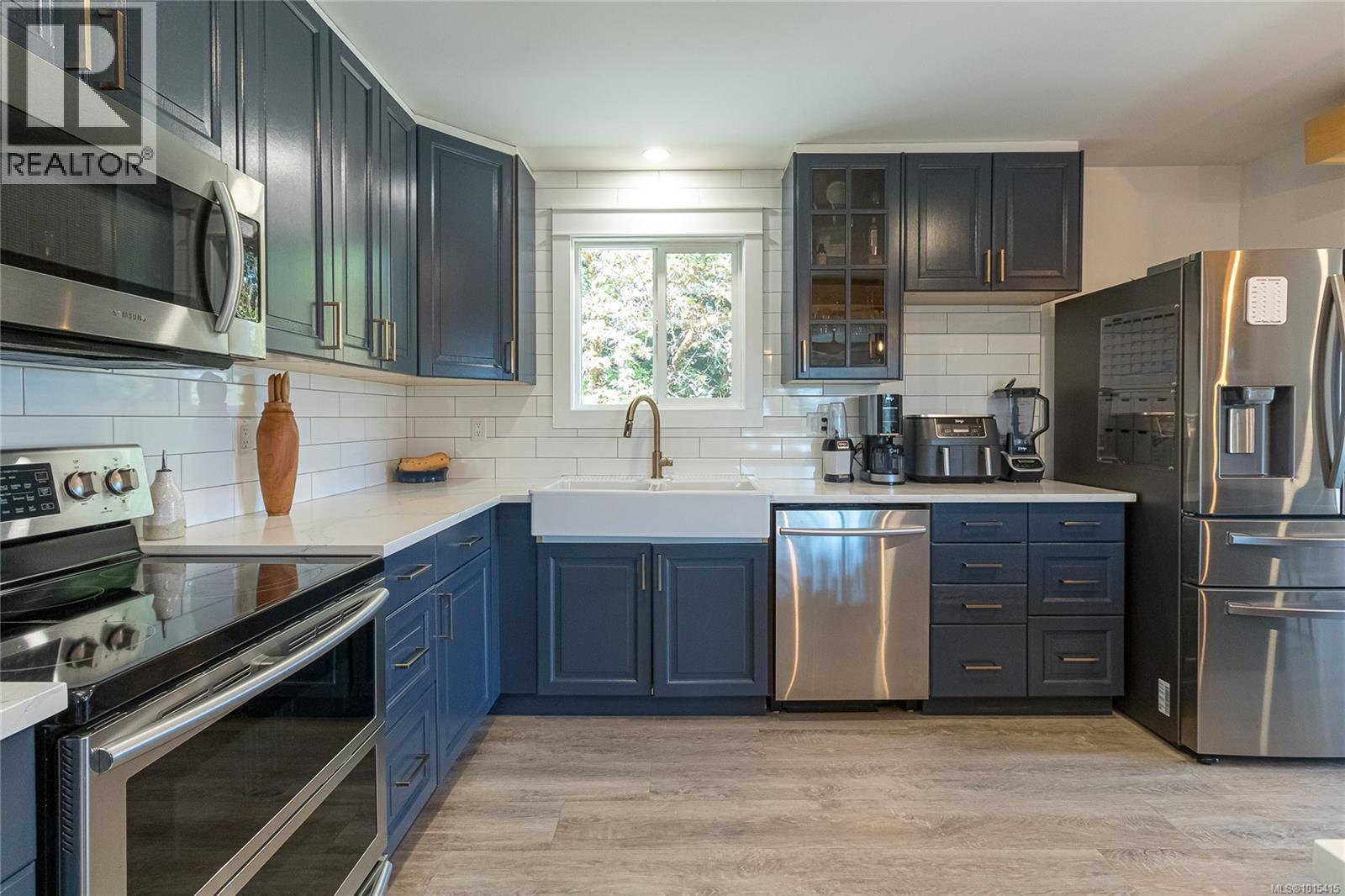 104 Dorothy Ln, Victoria, BC V9B 6B5