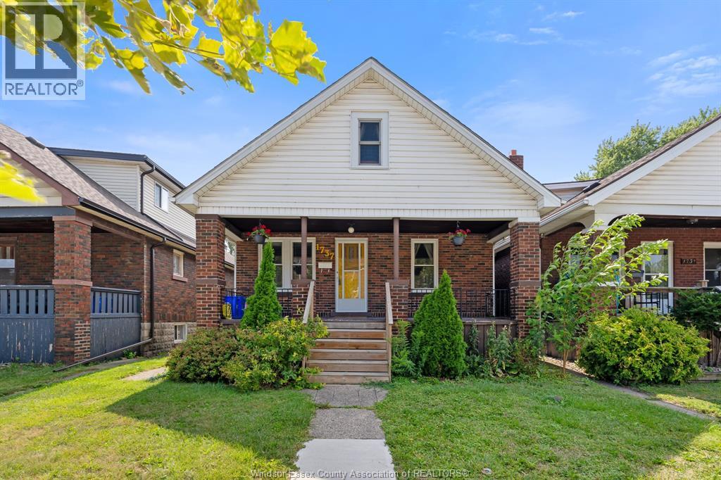 1737 Lincoln Rd, Windsor, ON N8W 2P6