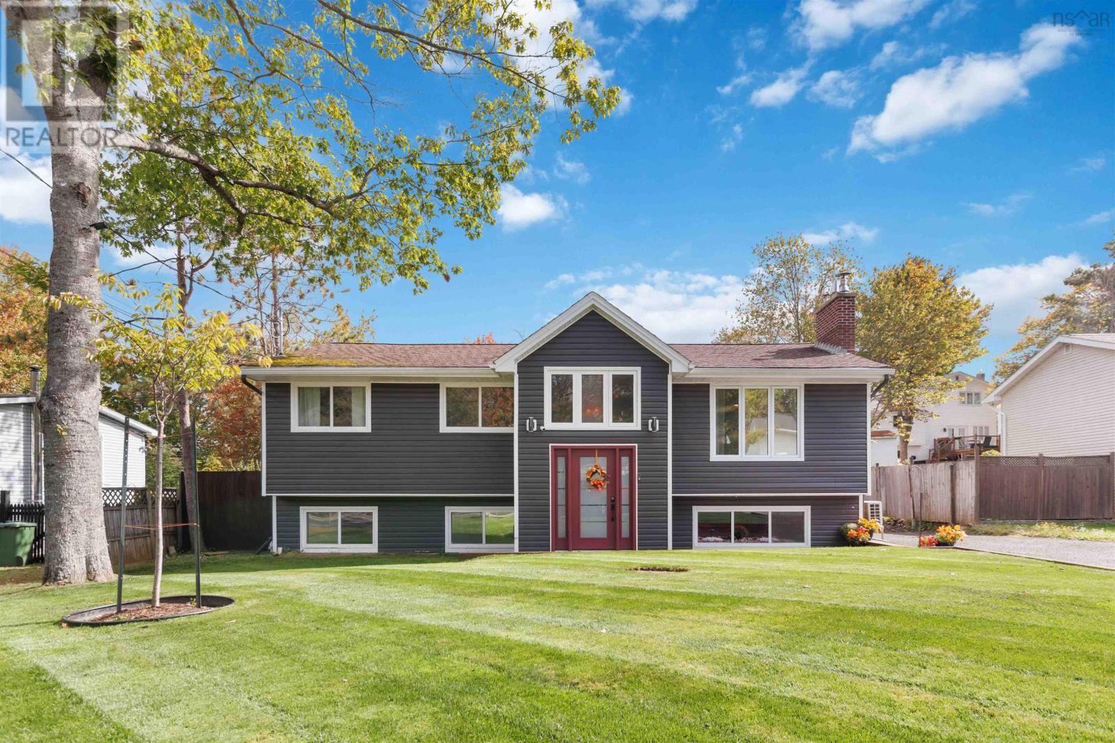 49 Madeline Ave, Lower Sackville, NS B4C 2L8