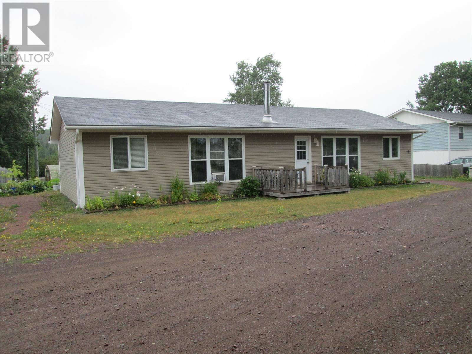 4 Bruce Pl, Bishop's Falls, NL A0H 1C0