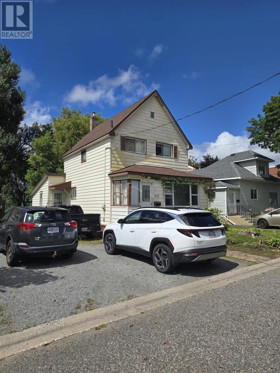 521 Bush St, Sault Ste. Marie, ON P6C 3H8