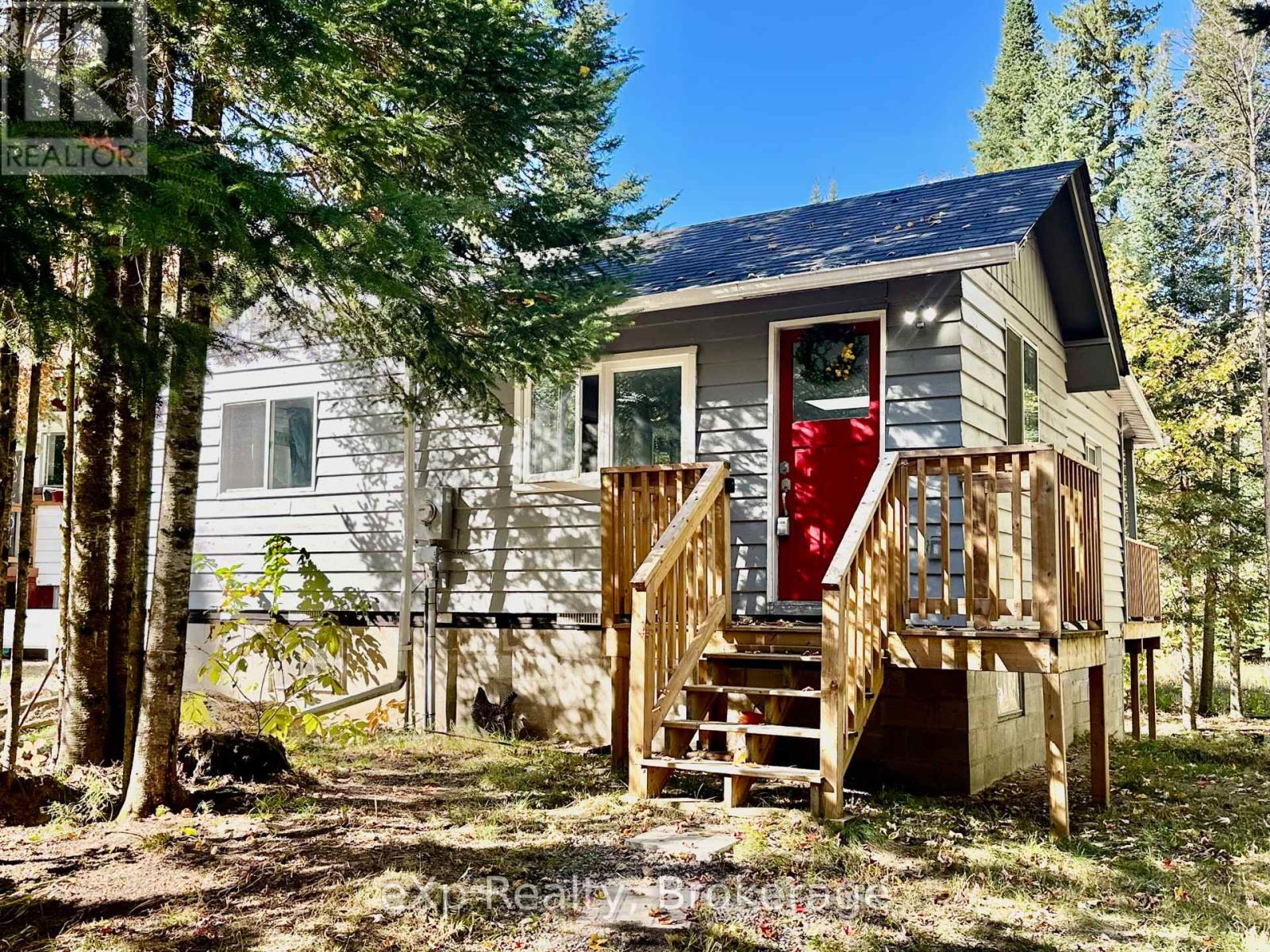 61 Robert Rd W, Huntsville, ON P1H 2J4