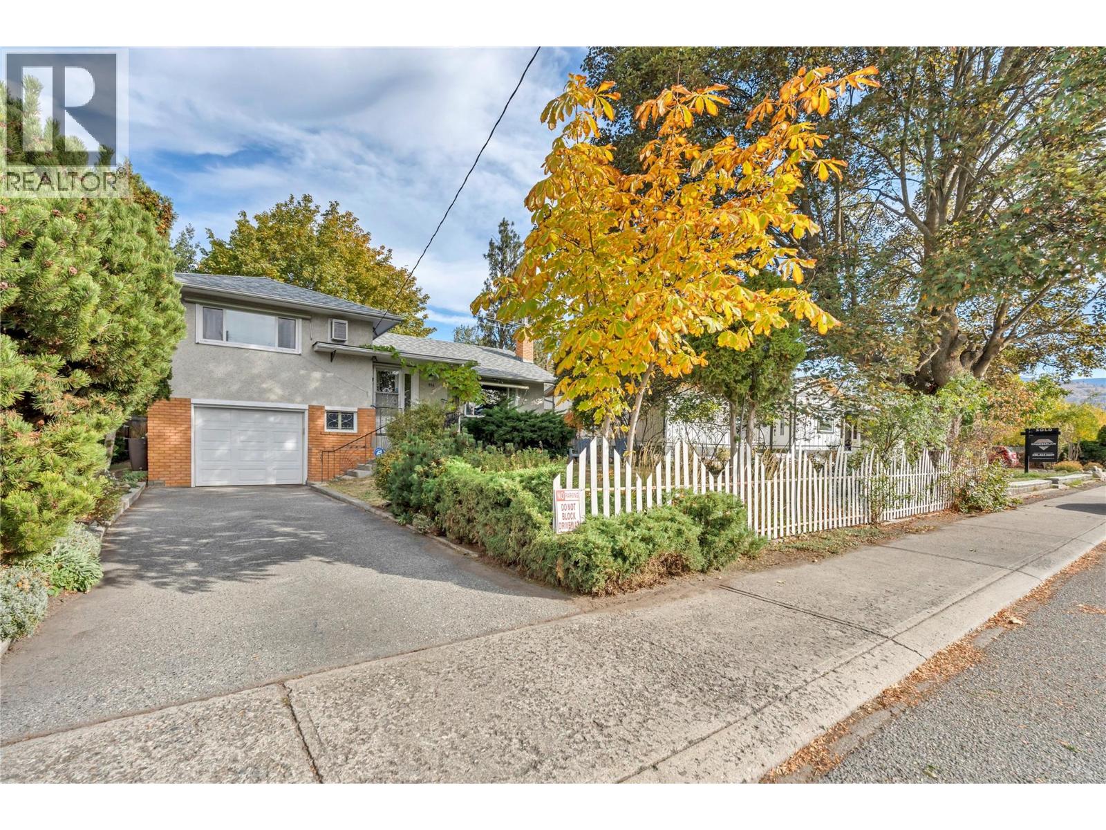 956 Kilwinning St, Penticton, BC V2A 4N7