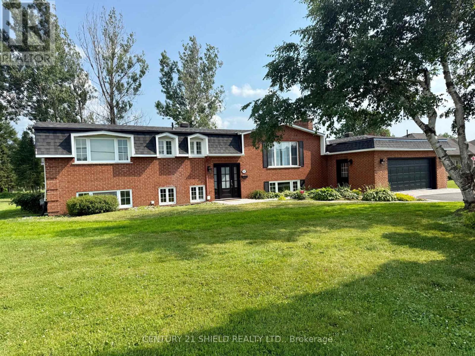 910 Tollgate Rd W, Cornwall, ON K6H 5R6
