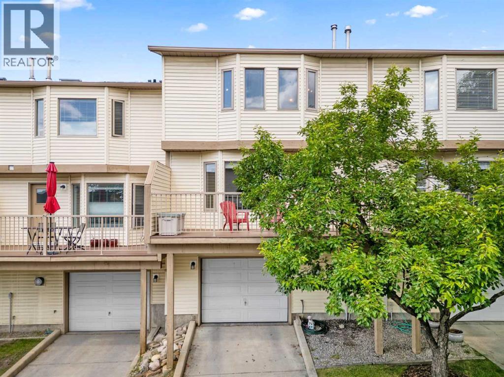 116 Patina Park SW, Calgary, AB T3H 3E2