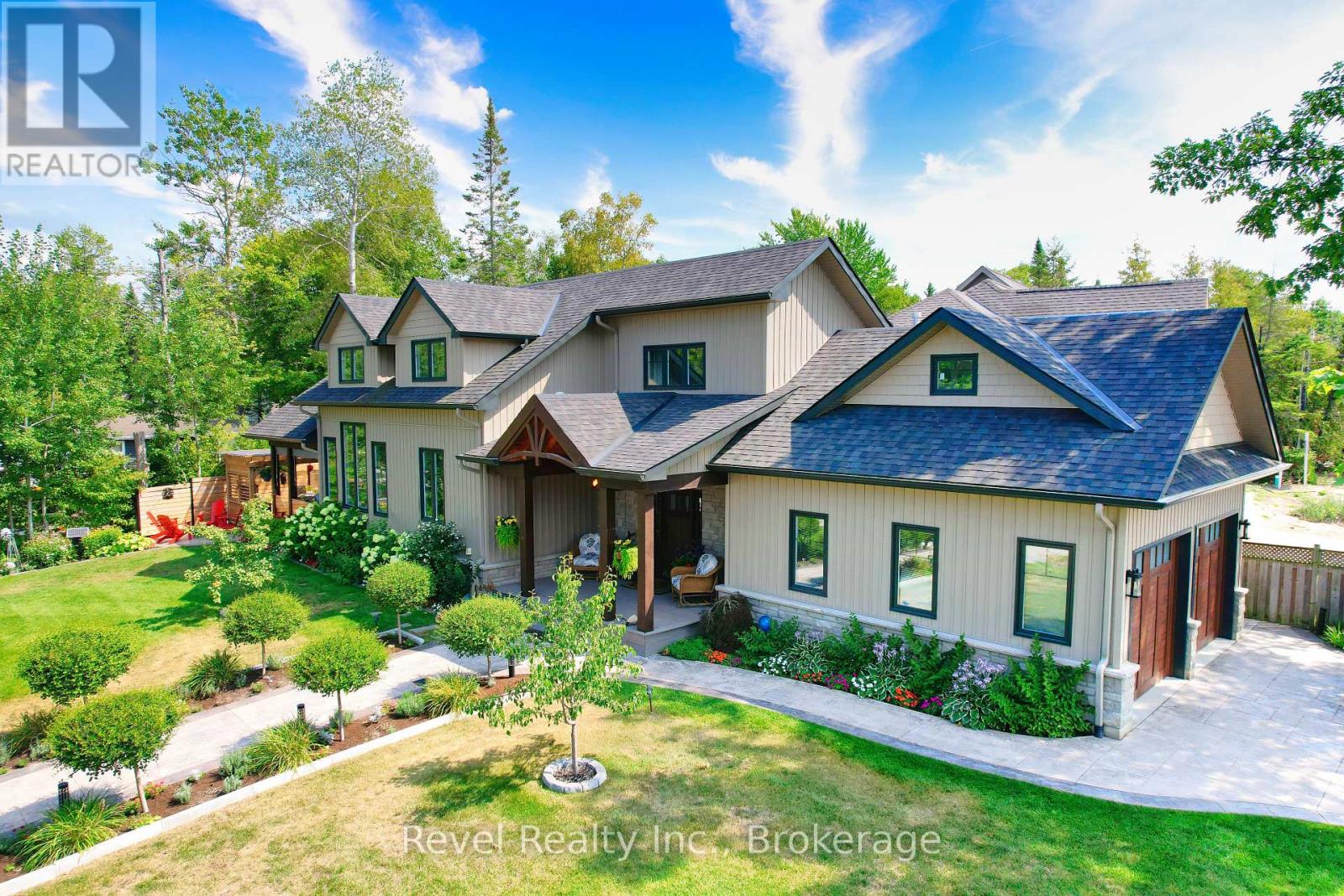 2165 Shore Ln, Wasaga Beach, ON L9Z 2X7