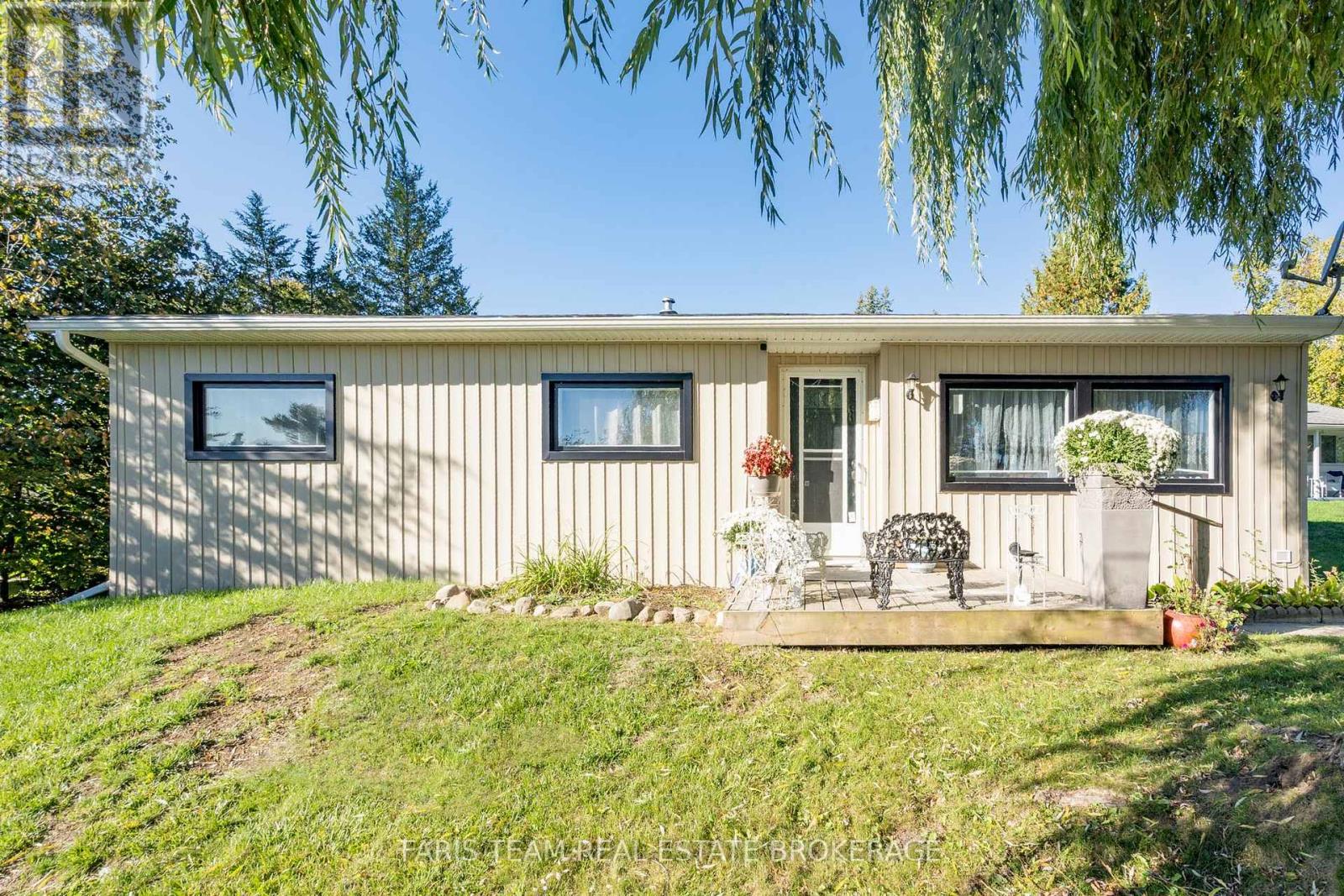 21 Hawthorne Dr, Innisfil, ON L9S 1P7