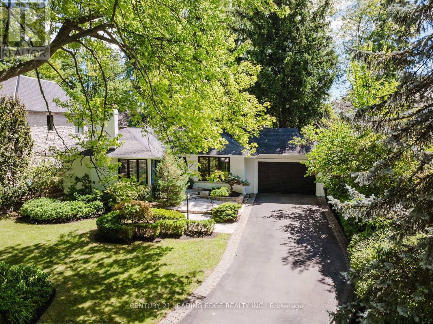 1 Romney Rd, Toronto Edenbridge-humber Valley, ON M9A 4E9