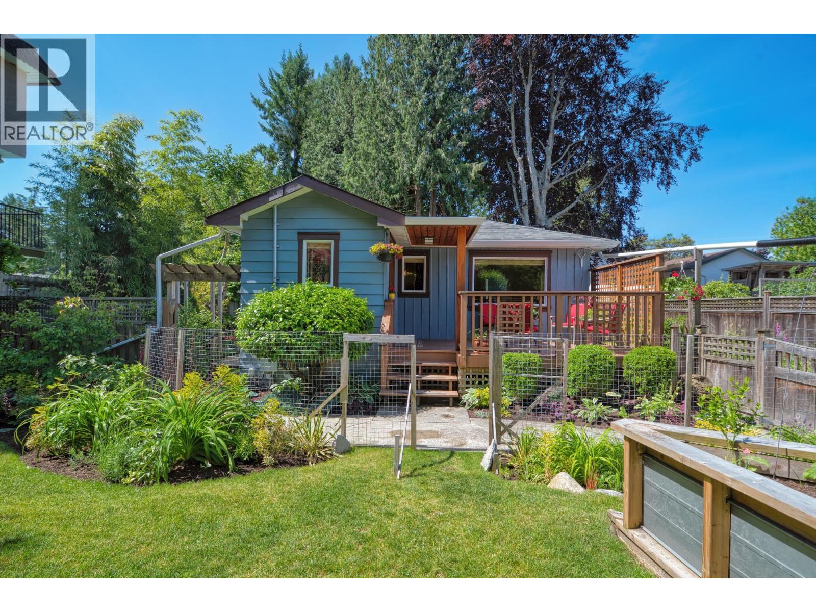 4631 Whitaker Rd, Sechelt, BC V7Z 0E4