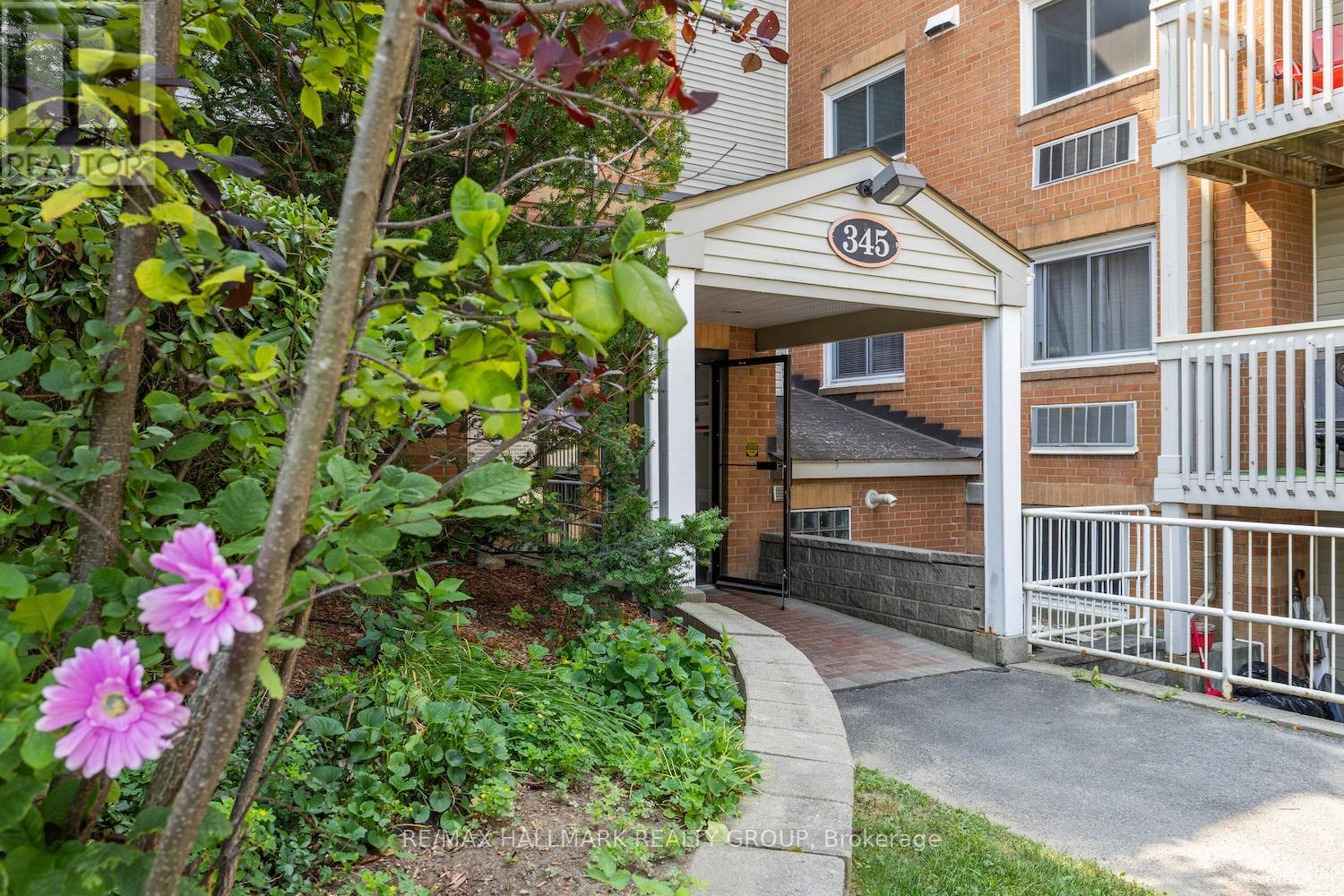 203 345 Centrum Blvd, Ottawa, ON K1E 3W9