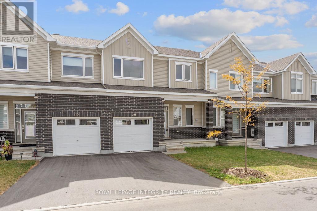 255 Falsetto St, Ottawa, ON K1W 1E9