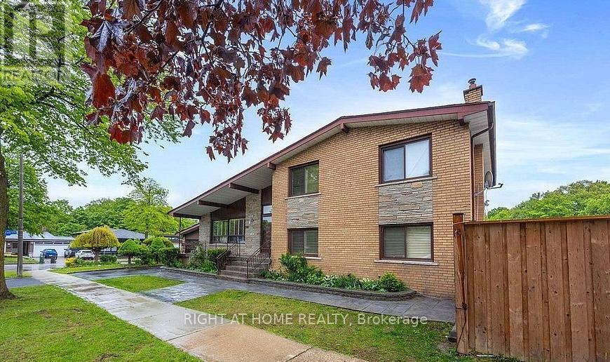 12 Eldorado Ct, Toronto York University Heights, ON M3J 1W9