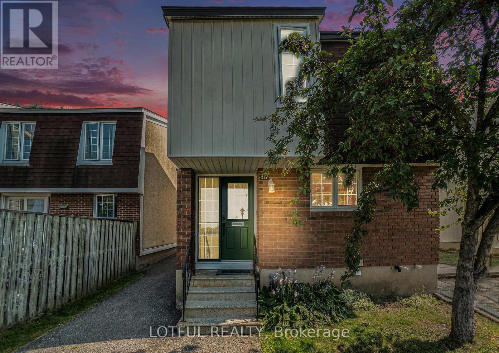 427 Kintyre Private, Ottawa, ON K2C 3M9