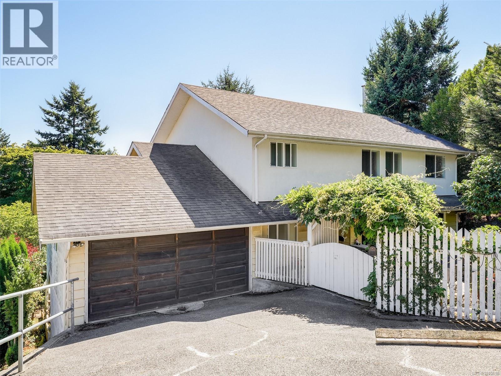 5255 Hanover Pl, Saanich, BC V8Y 2C7